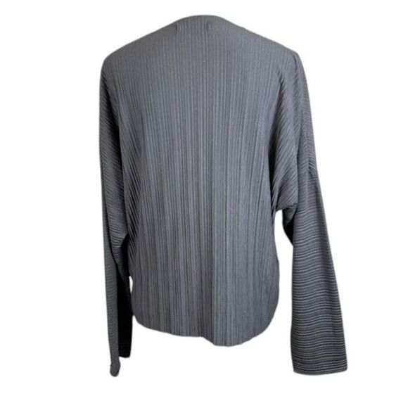 Oak + Fort Pleated Flowy Blouse Dolman Sleeves Gray Lightweight Size Medium - Picture 2 of 8